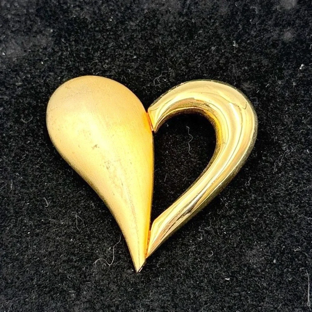 Vintage Gold Tone Textured Abstract Heart Pin Brooch 90s Y2K Statement Valentine